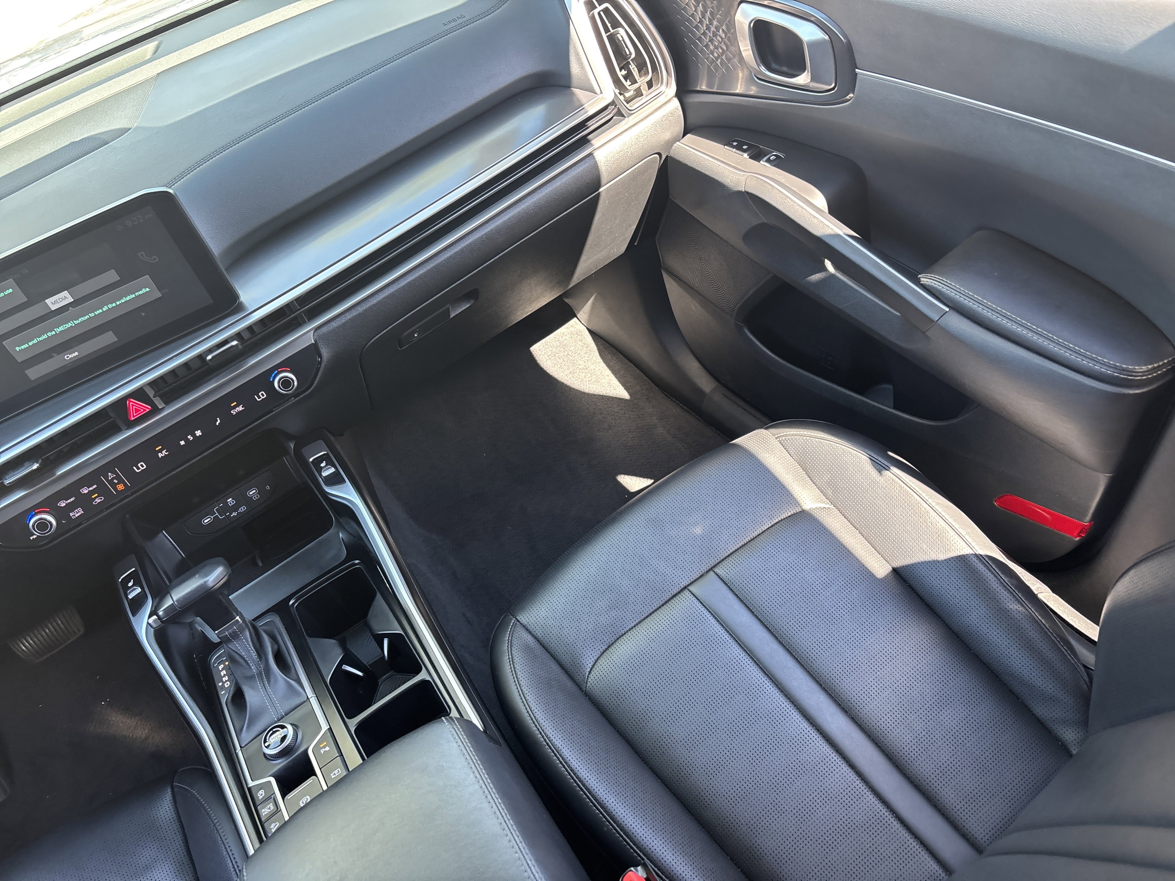 Certified 2024 Kia Sorento S FWD image 14