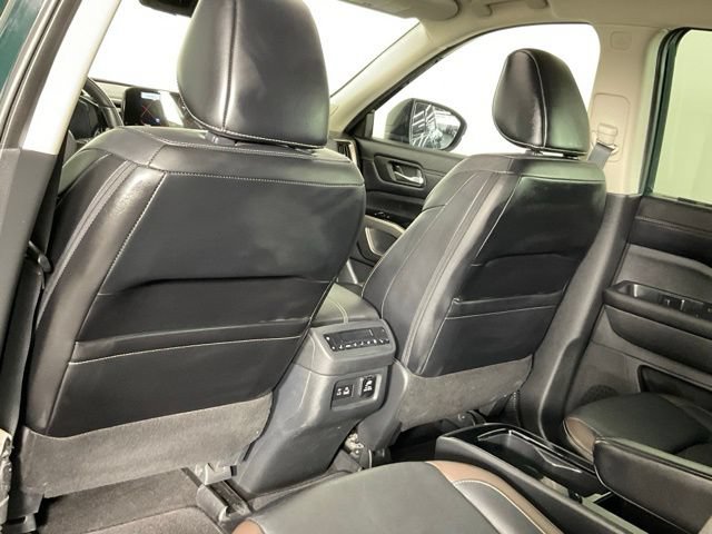 Used 2023 Nissan Pathfinder Platinum AWD/4WD image 16