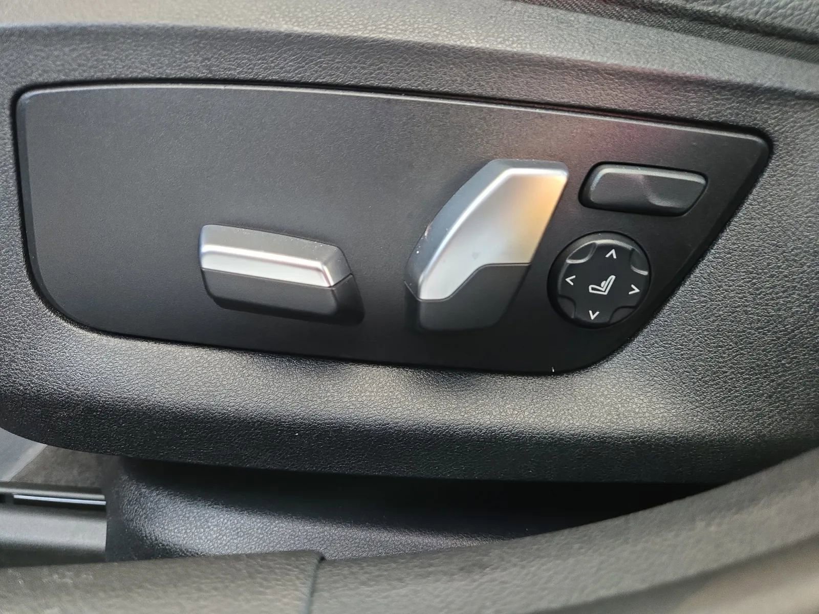 Used 2018 BMW 530i xDrive AWD/4WD image 18