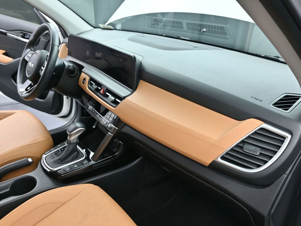 Used 2024 Kia Seltos EX image 16
