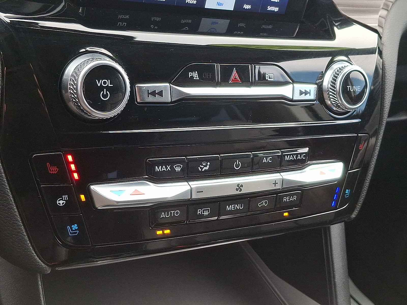 Certified 2022 Ford Explorer Limited w/ Limited Technology Package image 16