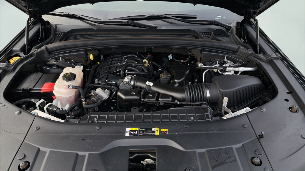 Used 2023 Jeep Grand Cherokee Laredo AWD/4WD image 28