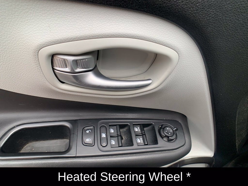 Used 2019 Jeep Renegade Limited w/ UConnect 8.4 Nav Group AWD/4WD image 12