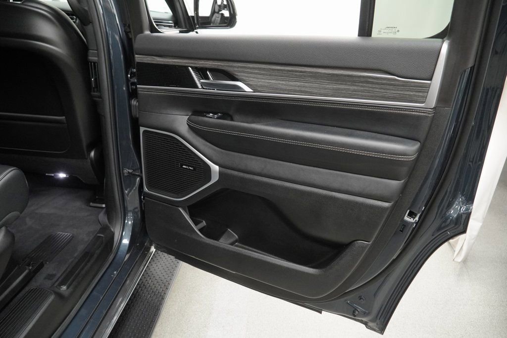 Certified 2022 Jeep Wagoneer Series III w/ Flexible Seating Group image 41