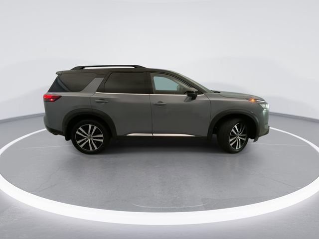 Used 2024 Nissan Pathfinder Platinum w/ Cargo Package AWD/4WD image 9