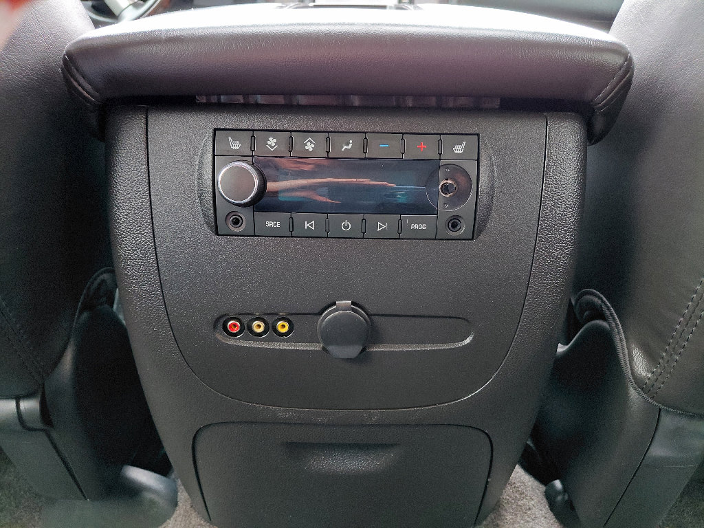 Used 2011 GMC Yukon XL Denali AWD/4WD image 16