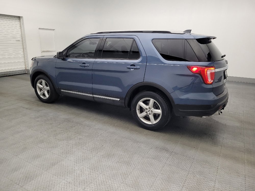 Used 2019 Ford Explorer XLT image 3