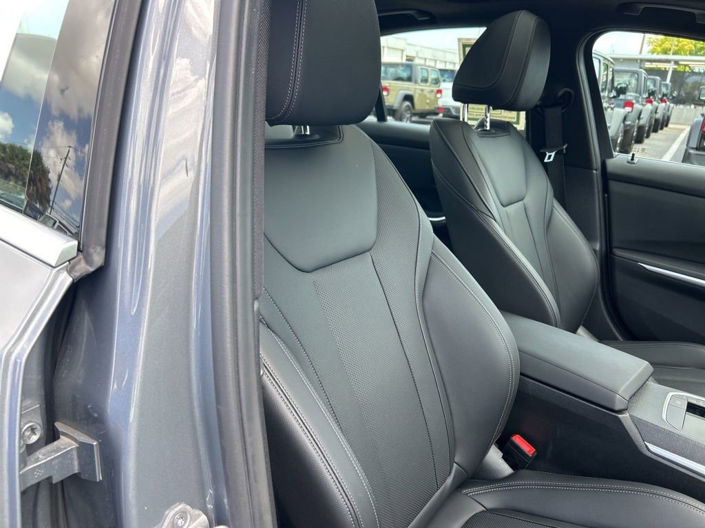 Used 2025 BMW 330i xDrive Sedan w/ Convenience Package image 21