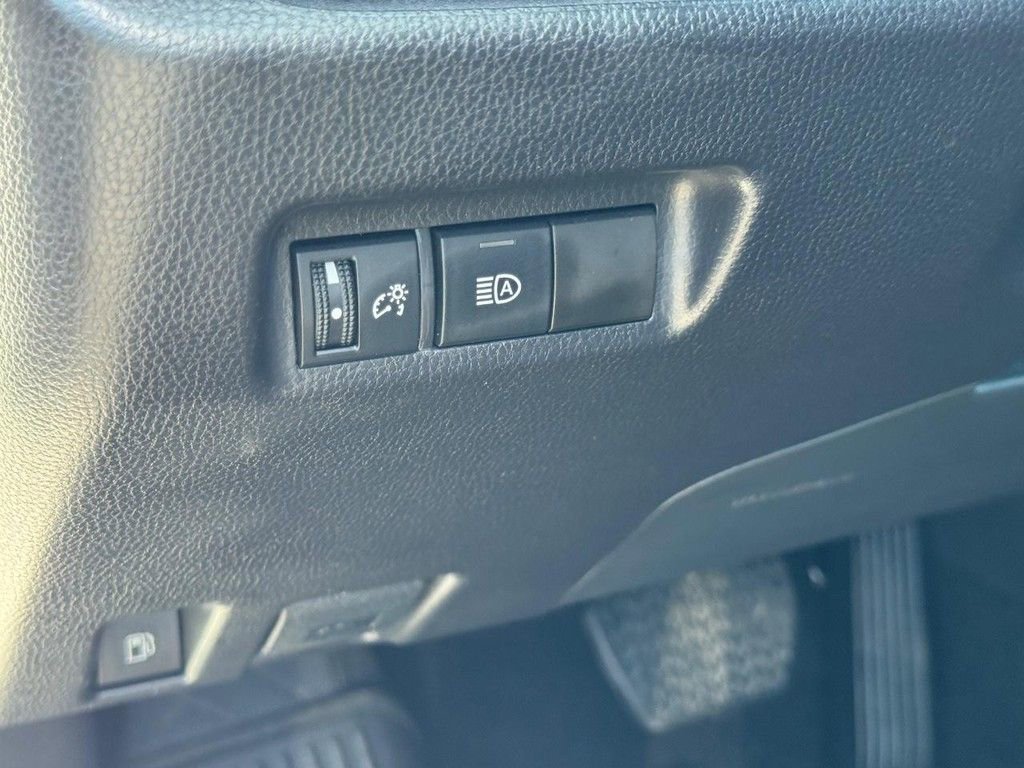 Used 2025 Toyota RAV4 XLE AWD/4WD image 14