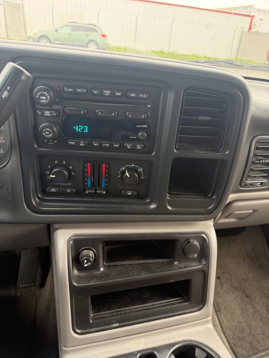 Used 2003 Chevrolet Suburban LS w/ LS Preferred Equipment Group image 28