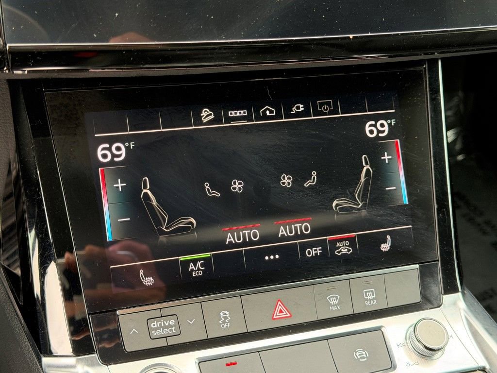 Certified 2022 Audi e-tron Premium image 31