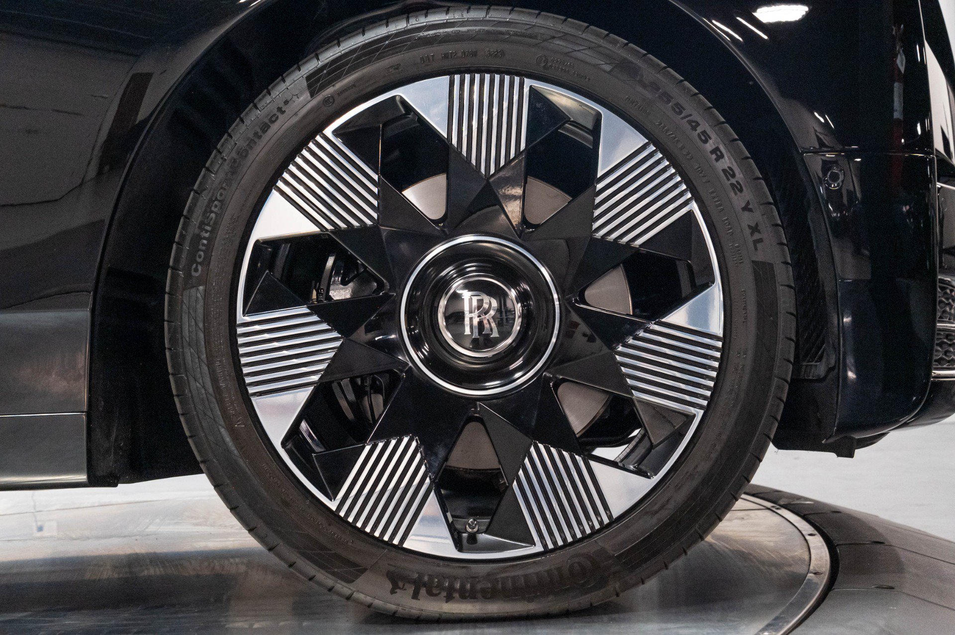 Used 2024 Rolls-Royce Phantom Sedan w/ The Phantom Package RWD image 47
