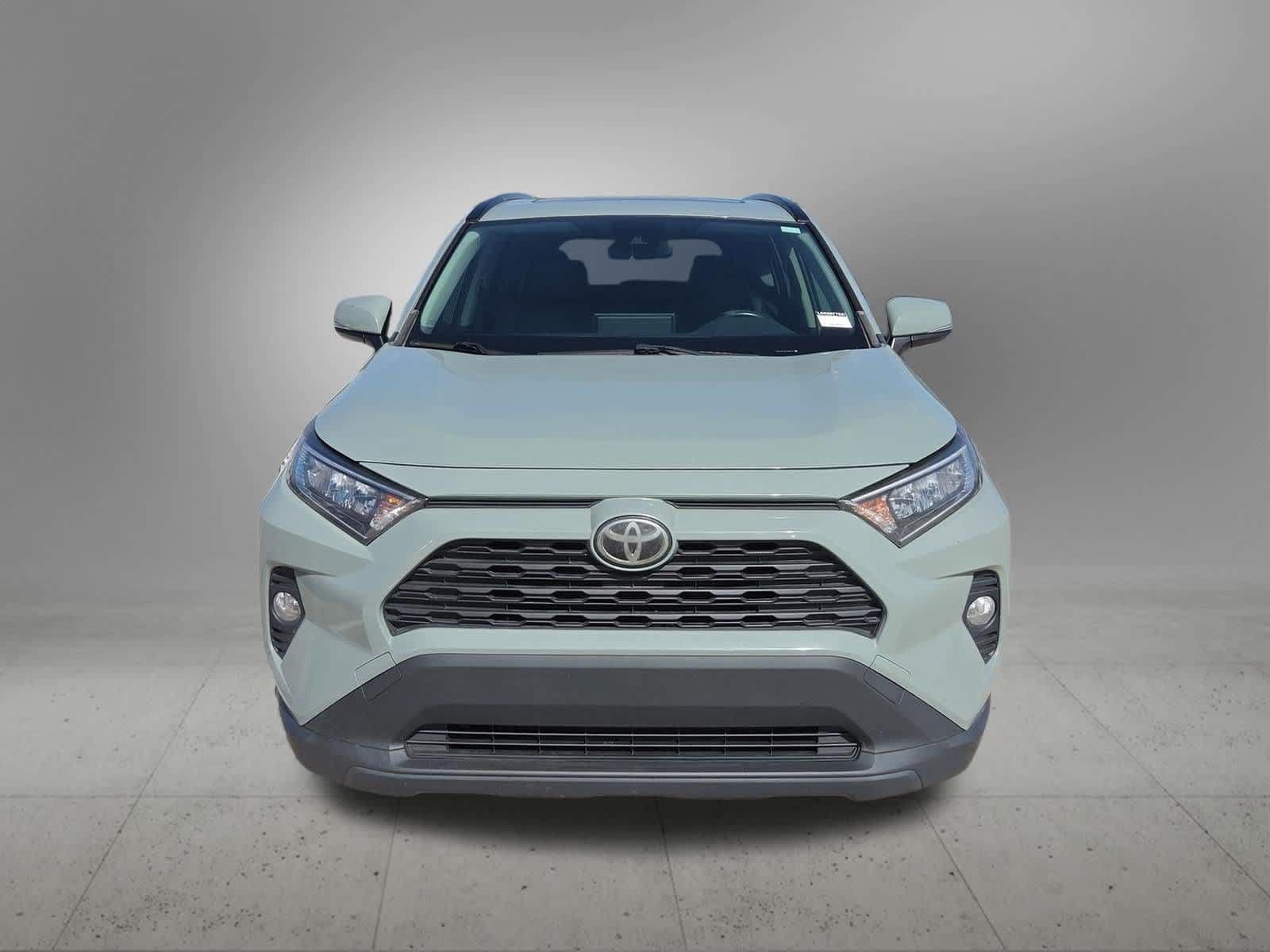 Used 2020 Toyota RAV4 XLE Premium FWD image 9