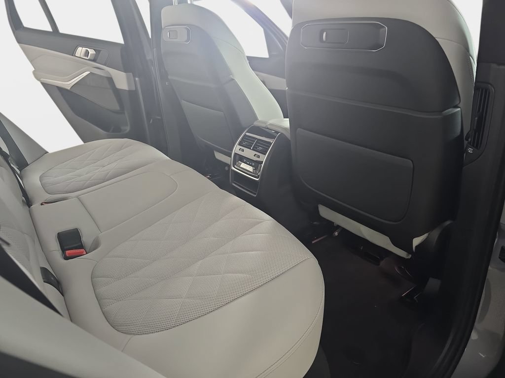 Certified 2025 BMW X5 xDrive50e AWD/4WD image 10