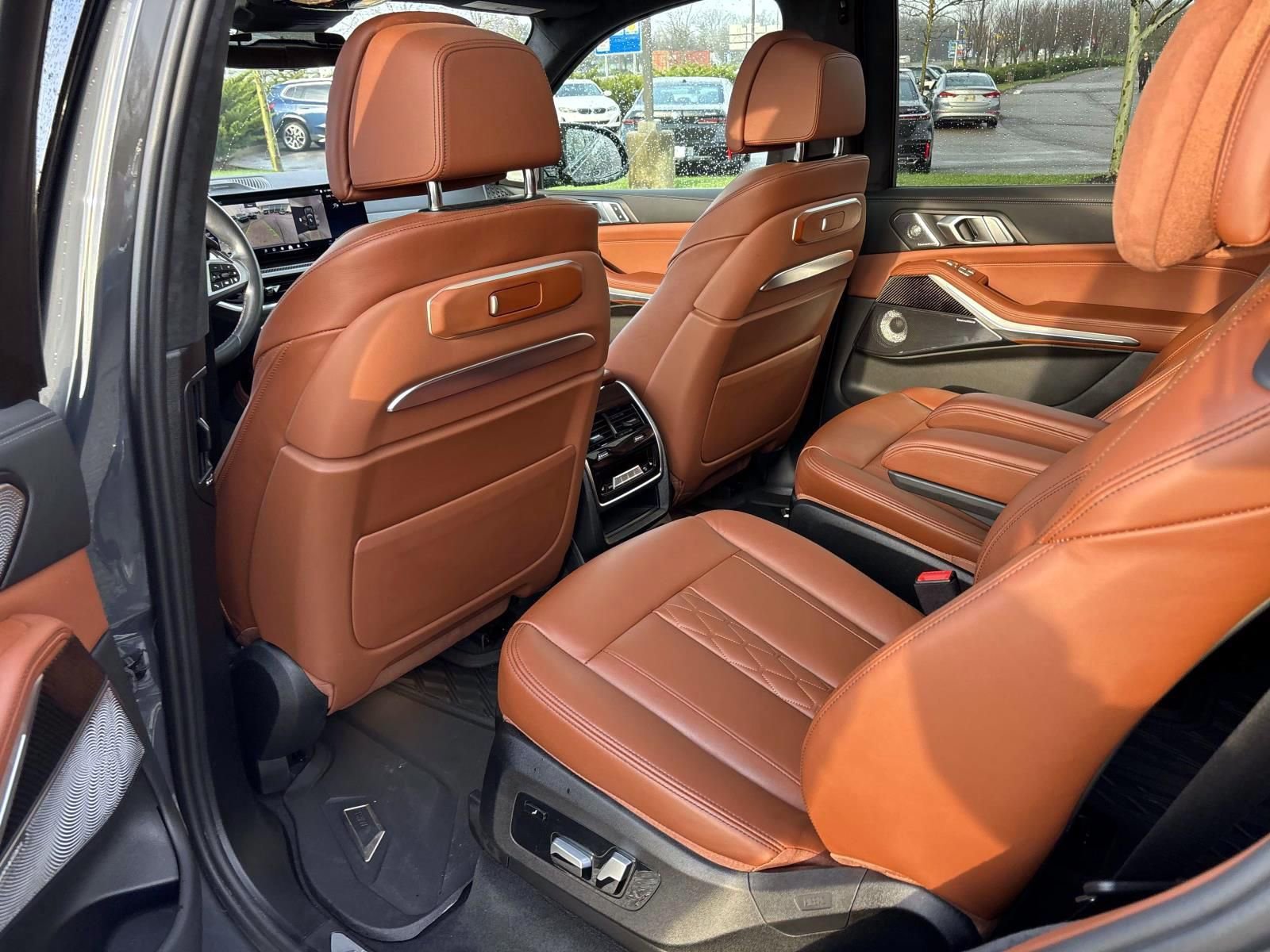 Used 2024 BMW X7 M60i w/ Executive Package image 28