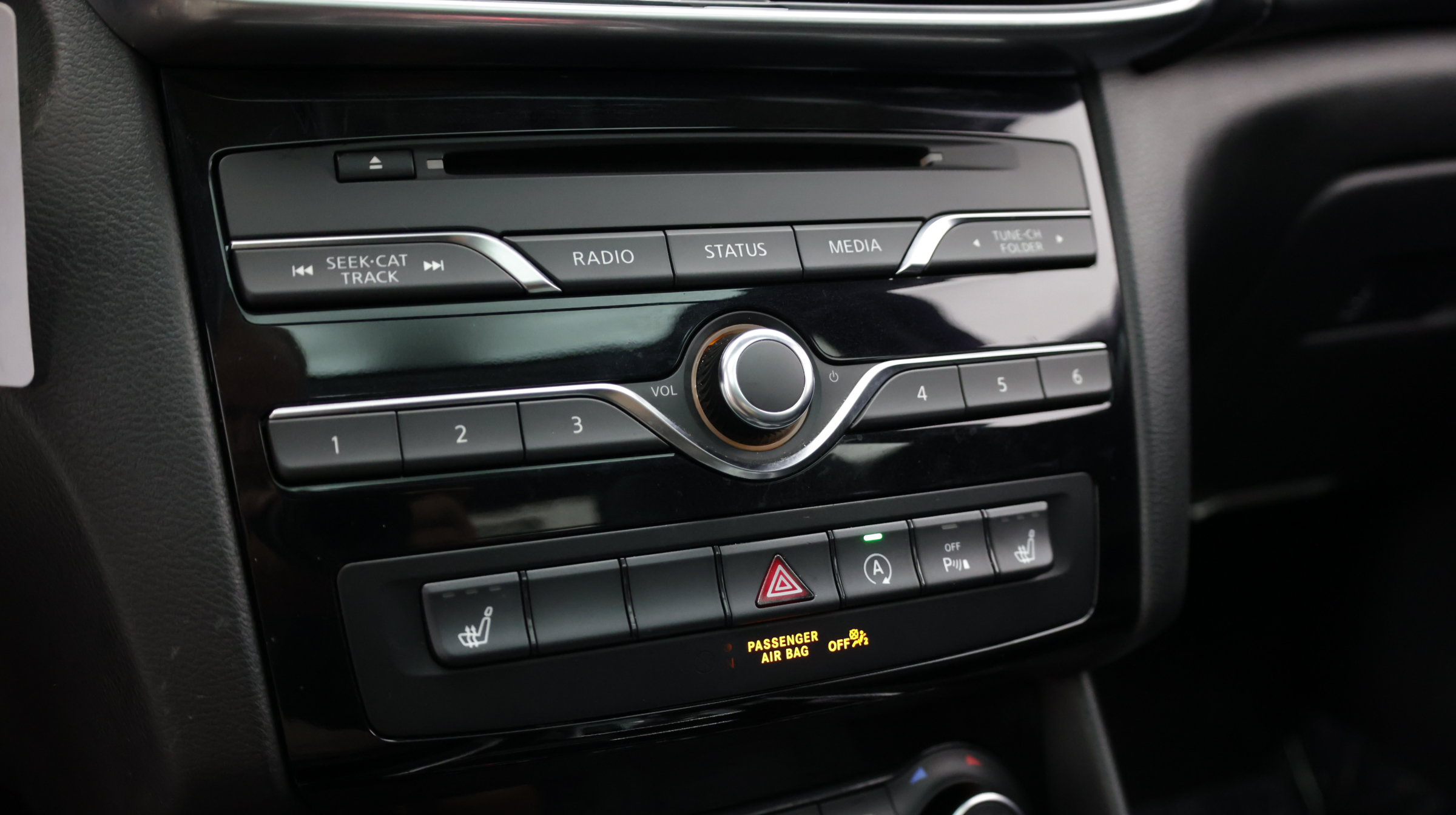Used 2018 INFINITI QX30 Premium w/ Navigation Package FWD image 19