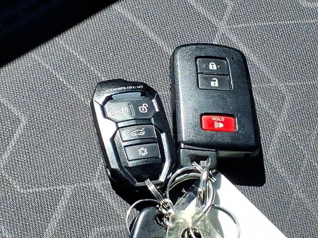 Used 2017 Toyota Tacoma TRD Off-Road w/ Tow Package AWD/4WD image 23