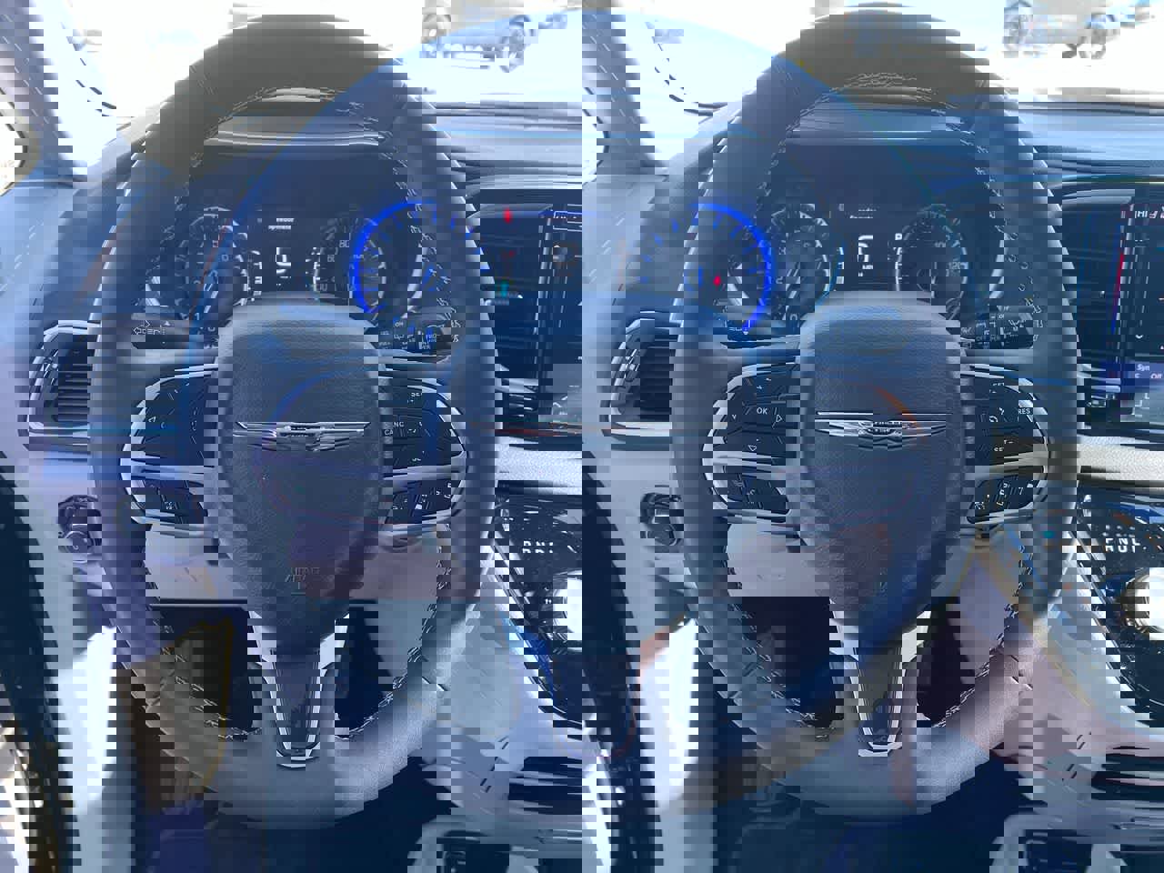 Used 2024 Chrysler Pacifica Touring-L image 14