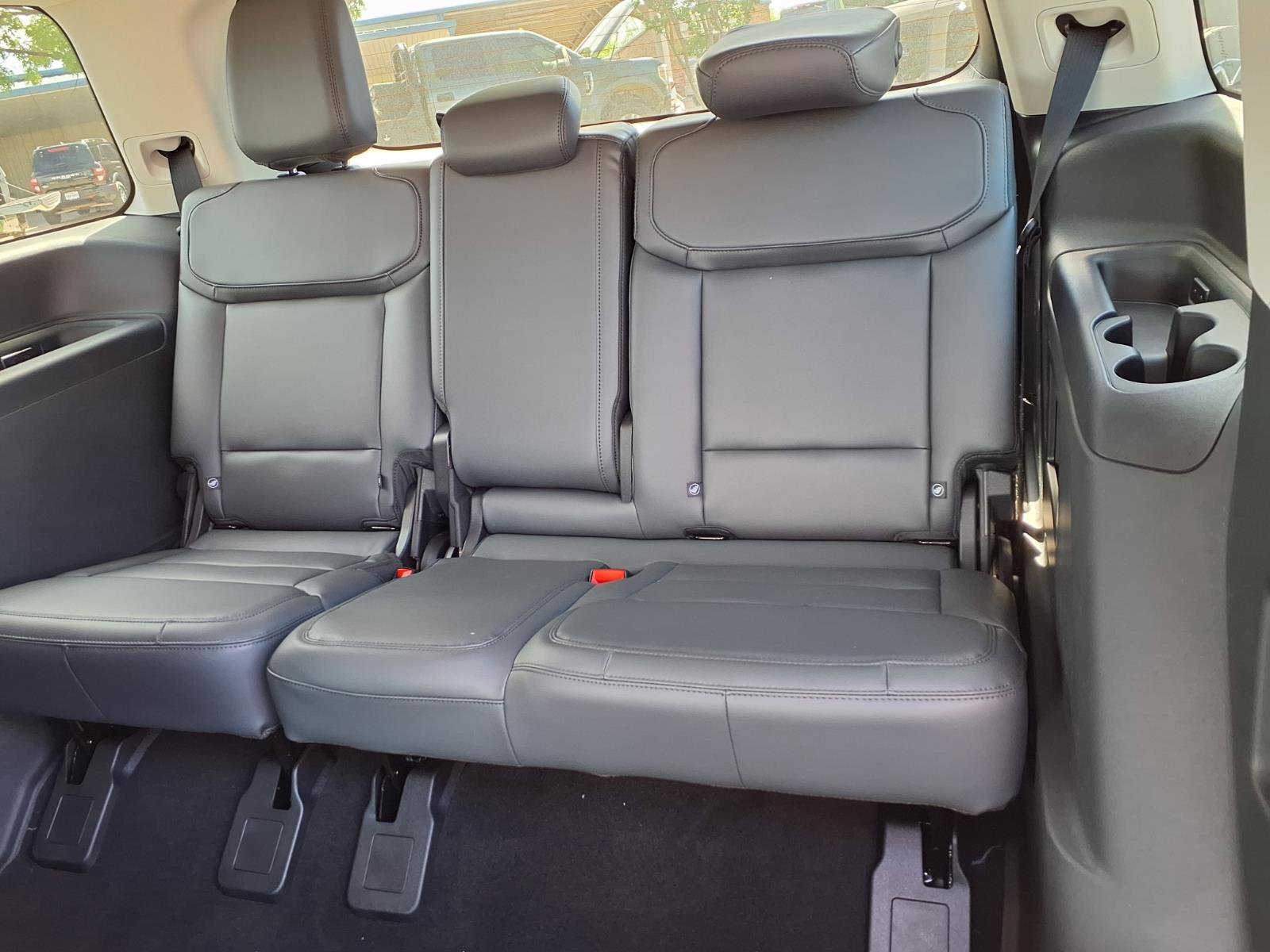 New 2026 Ford Expedition Active image 8