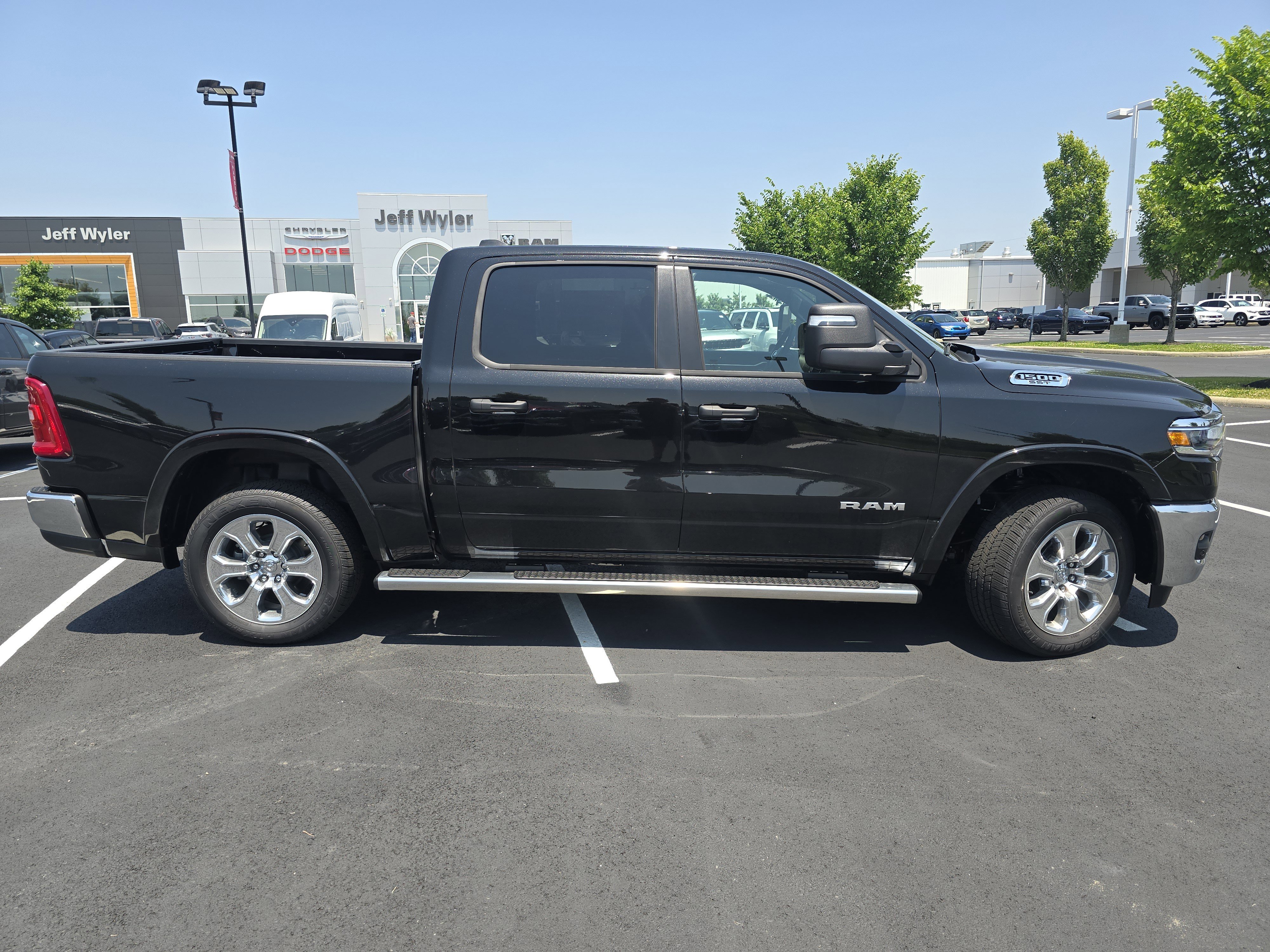 New 2025 RAM 1500 Big Horn AWD/4WD image 18