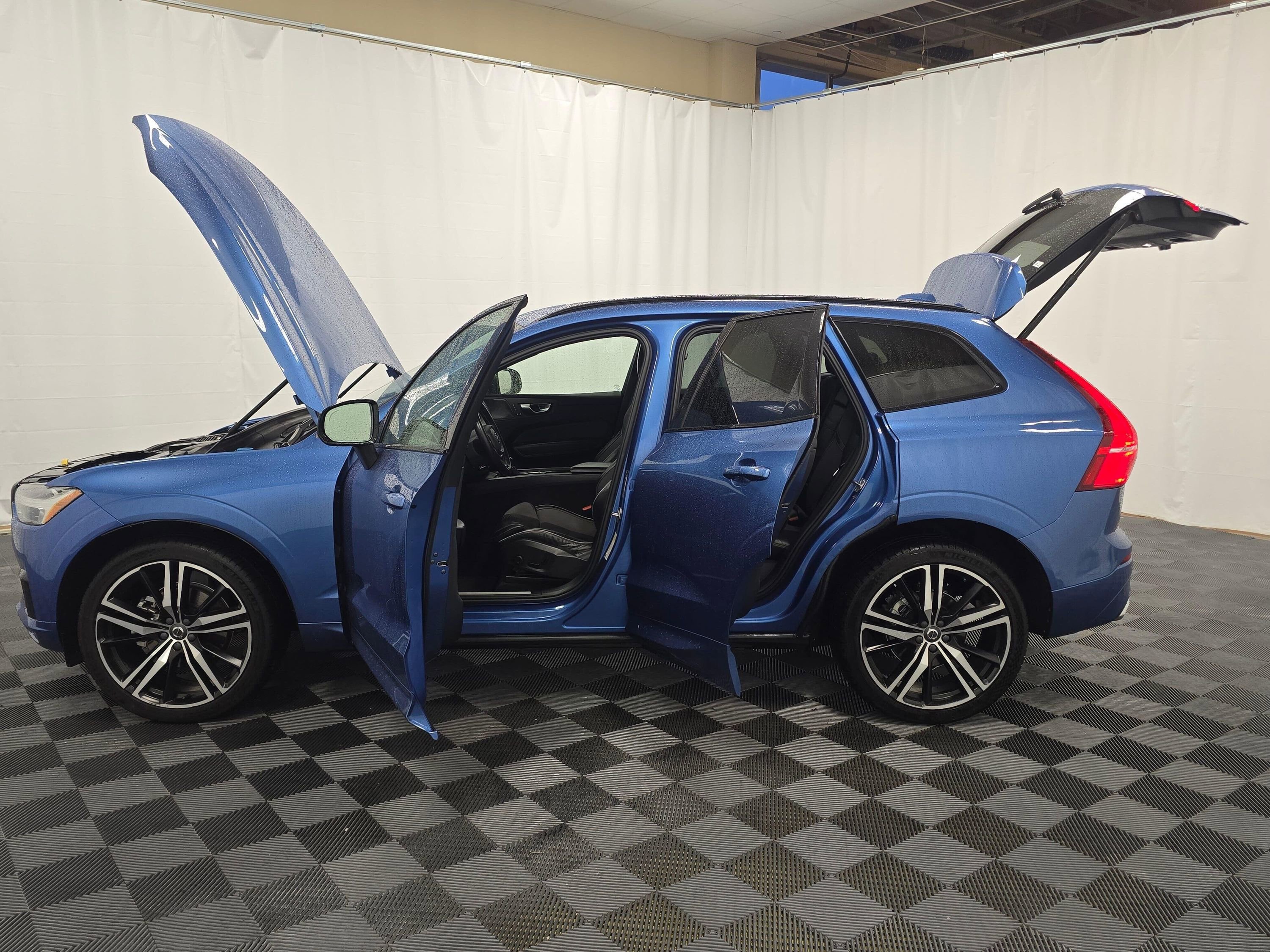 Used 2021 Volvo XC60 T5 R-Design w/ Protection Package Premier AWD/4WD image 11
