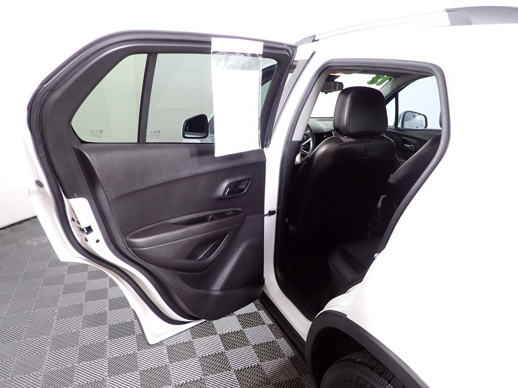 Used 2018 Chevrolet Trax LT w/ LT Convenience Package FWD image 29