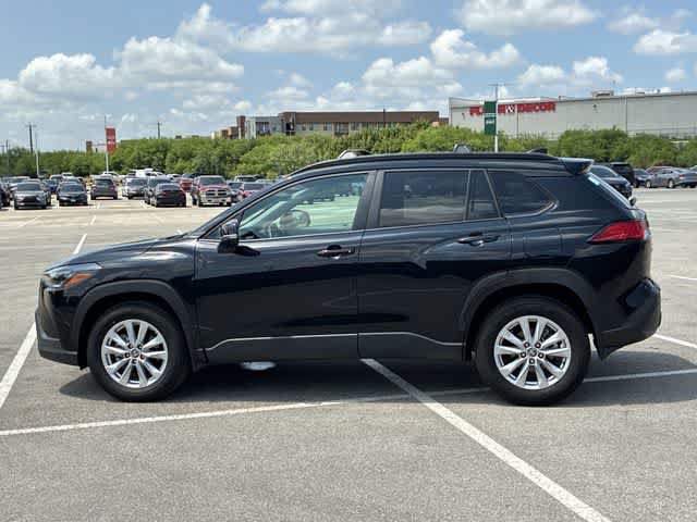 Used 2024 Toyota Corolla Cross LE FWD image 3