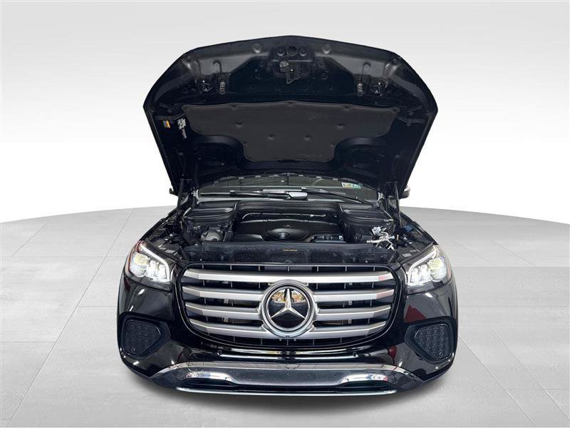 Used 2025 Mercedes-Benz GLS 450 4MATIC image 11