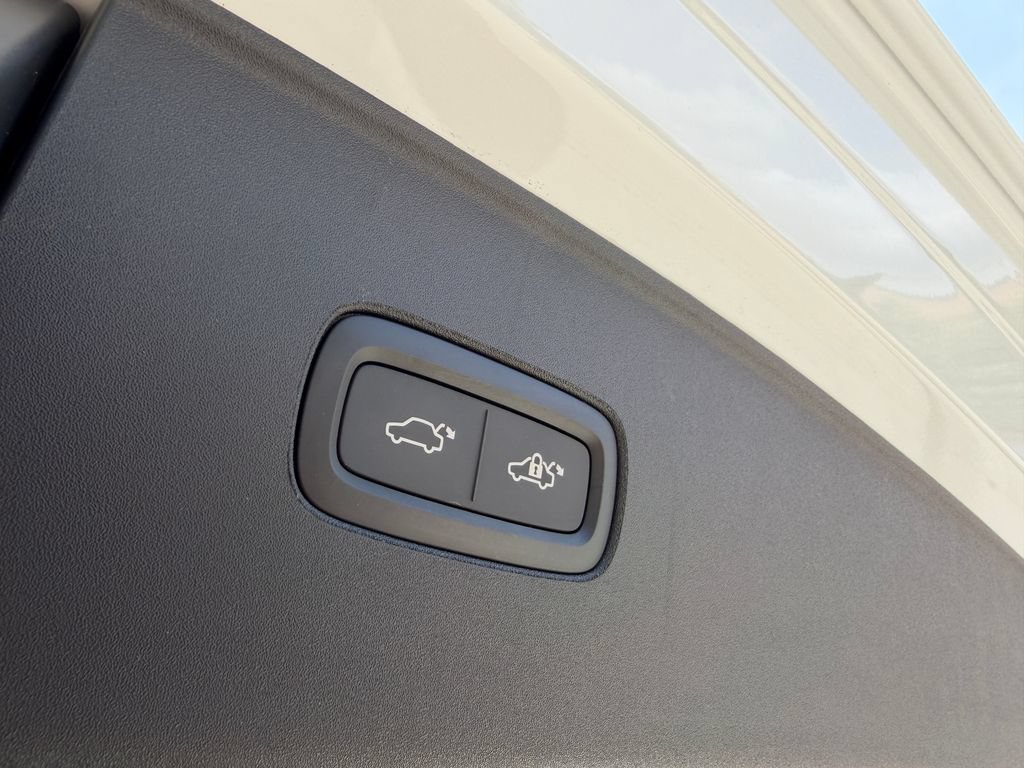 Certified 2025 Volvo EX90 Plus AWD/4WD image 29
