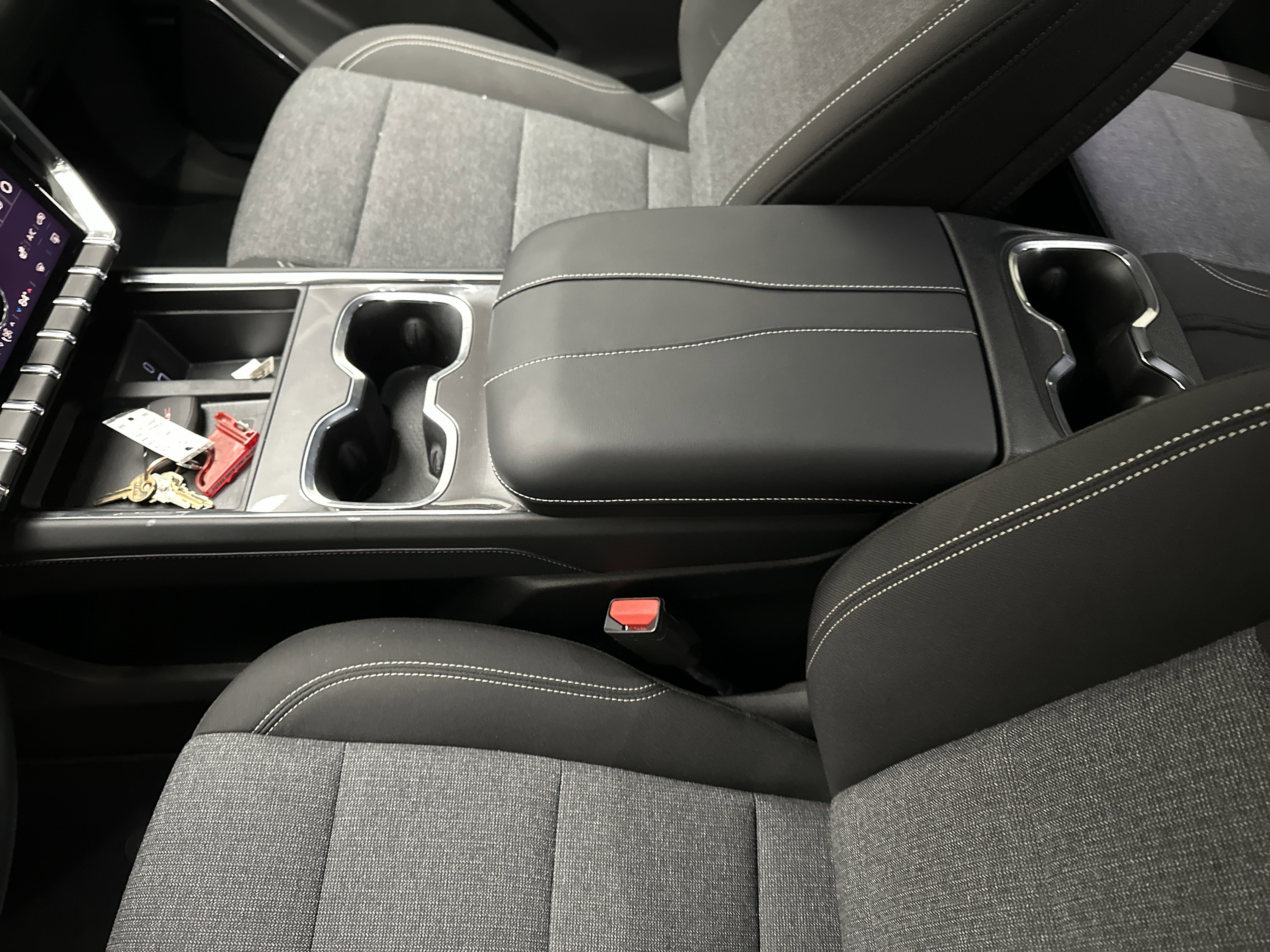 Used 2026 GMC Acadia Elevation image 42