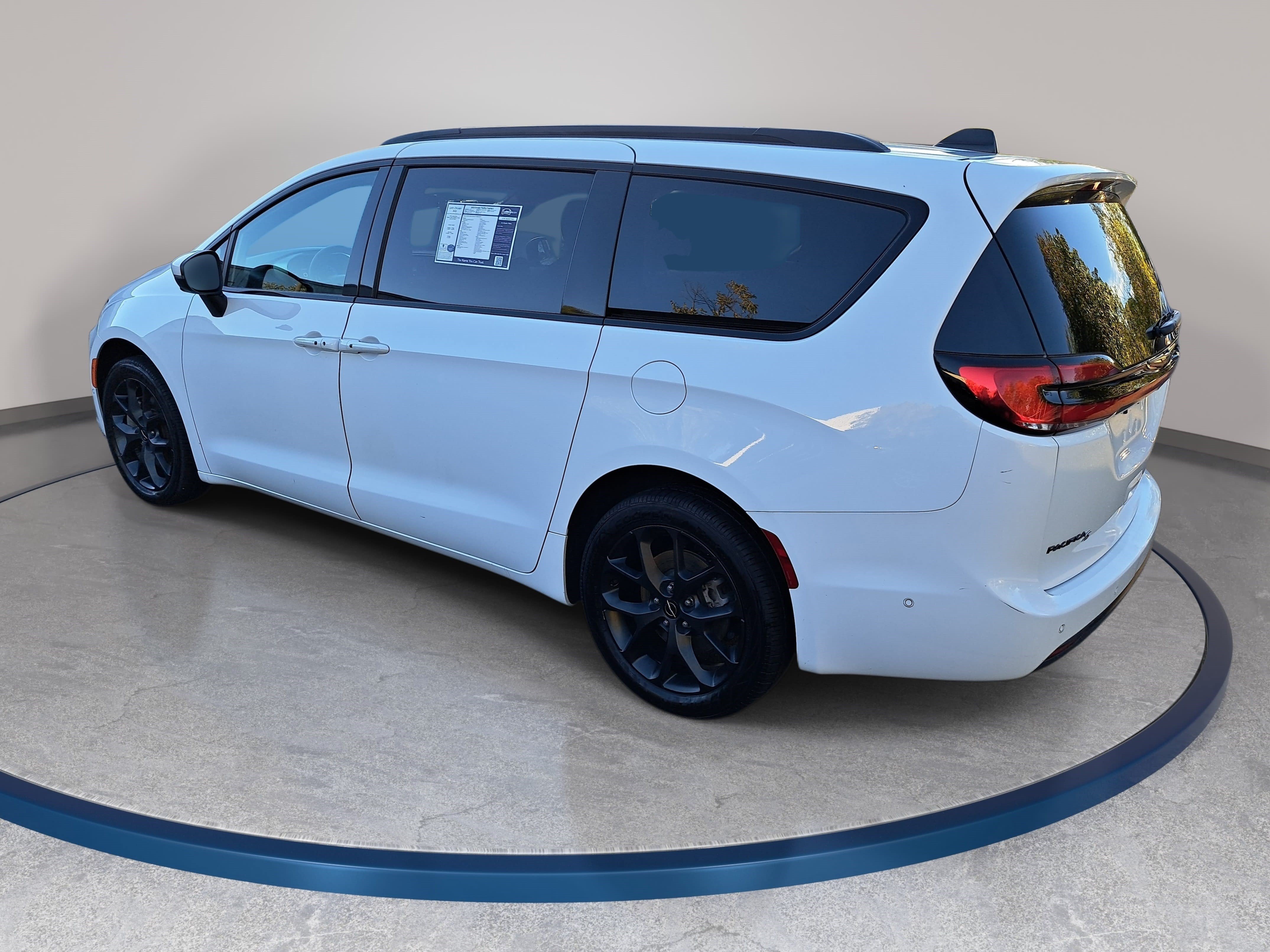 Used 2023 Chrysler Pacifica Touring-L w/ S Appearance Package AWD/4WD image 7