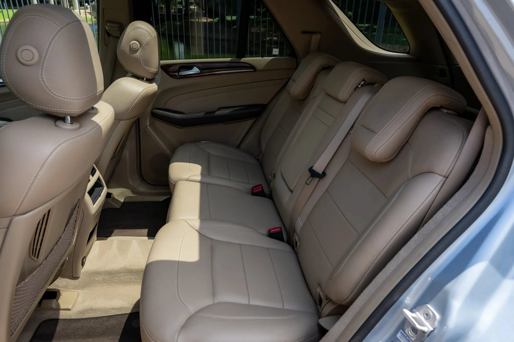 Used 2015 Mercedes-Benz ML 400 4MATIC w/ Lighting Package image 14