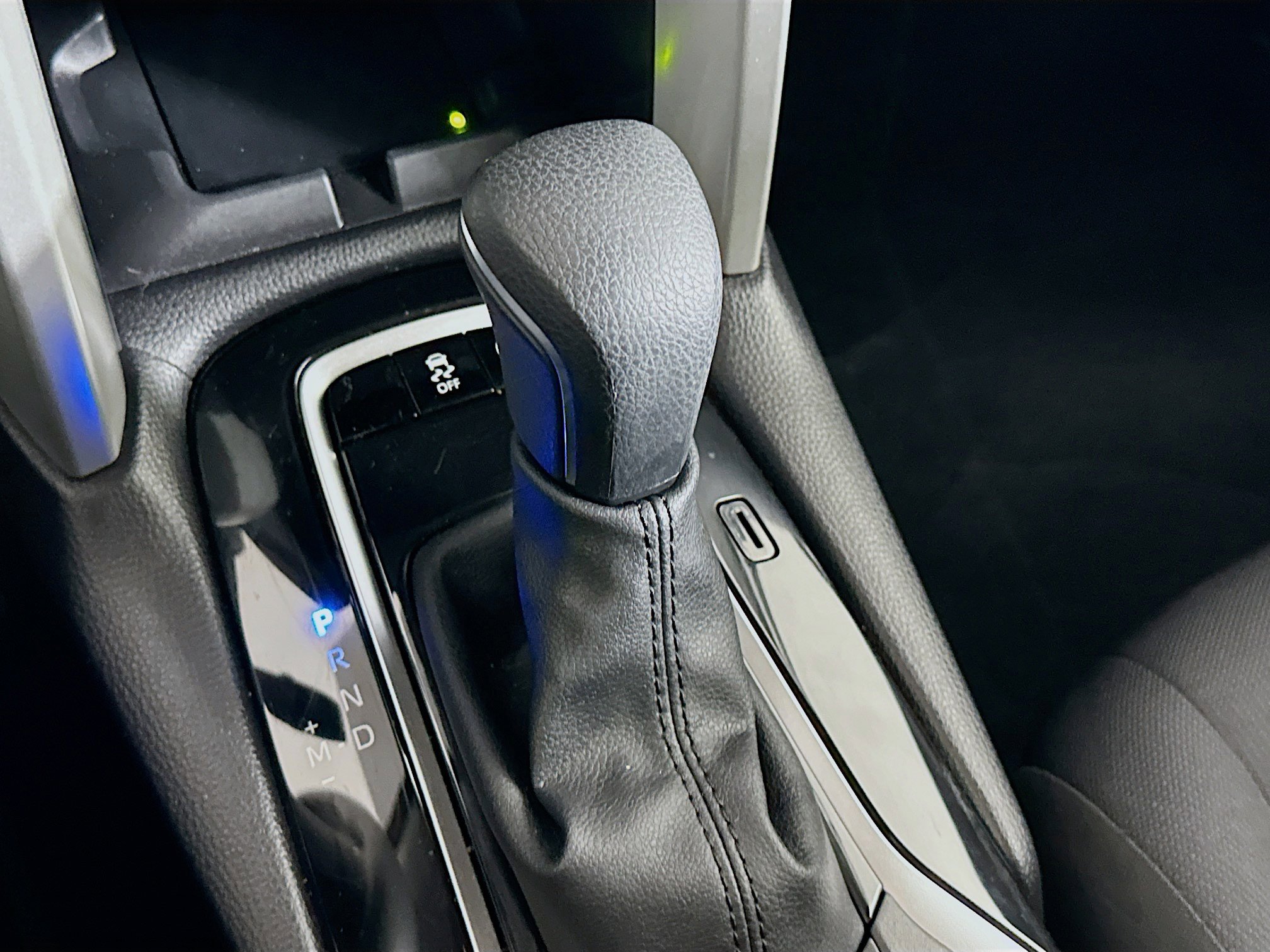 Used 2025 Toyota Corolla Cross LE image 24