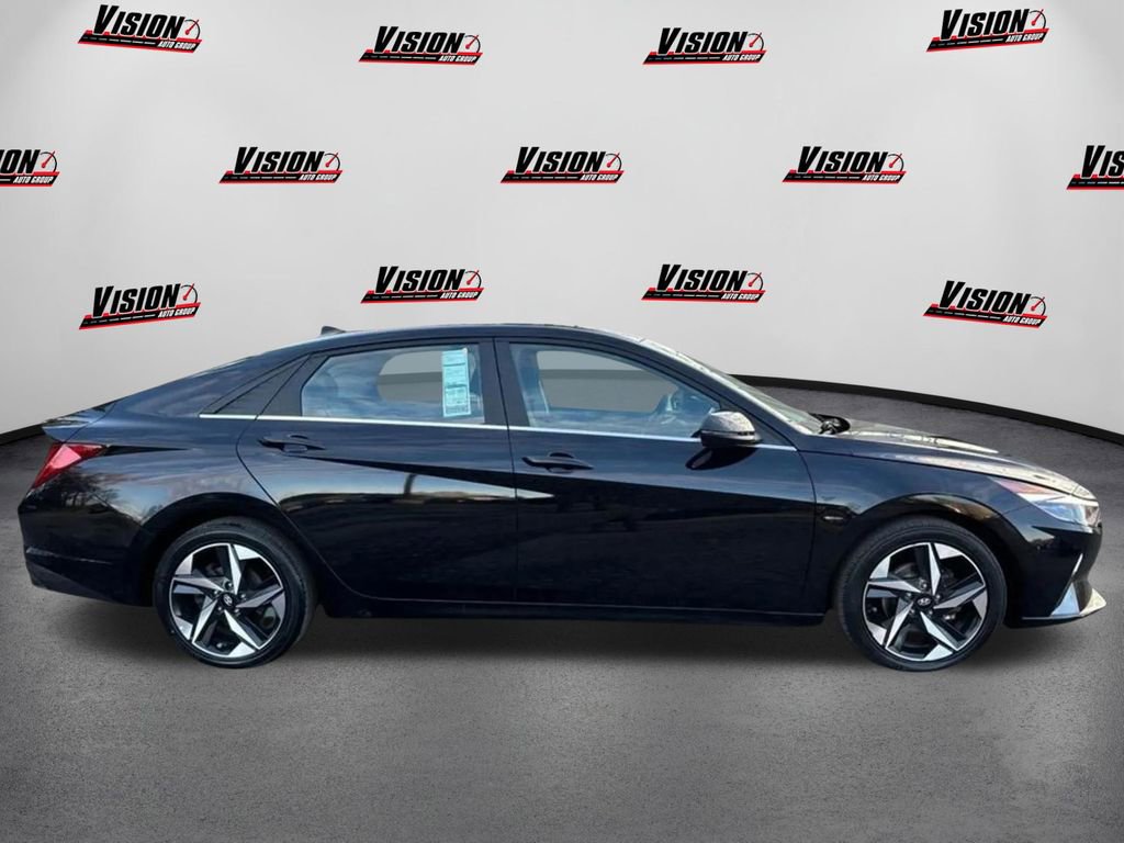 Certified 2023 Hyundai Elantra Limited image 4