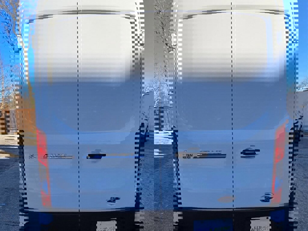 Used 2022 Ford E-Transit Medium Roof image 6