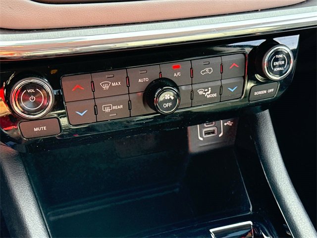 Used 2022 Jeep Compass Limited image 18