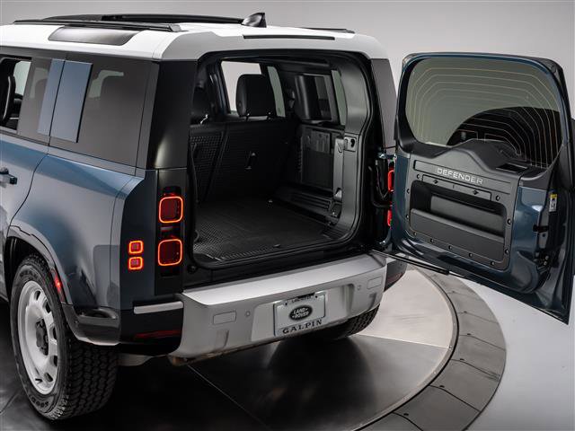Used 2025 Land Rover Defender 110 S image 34
