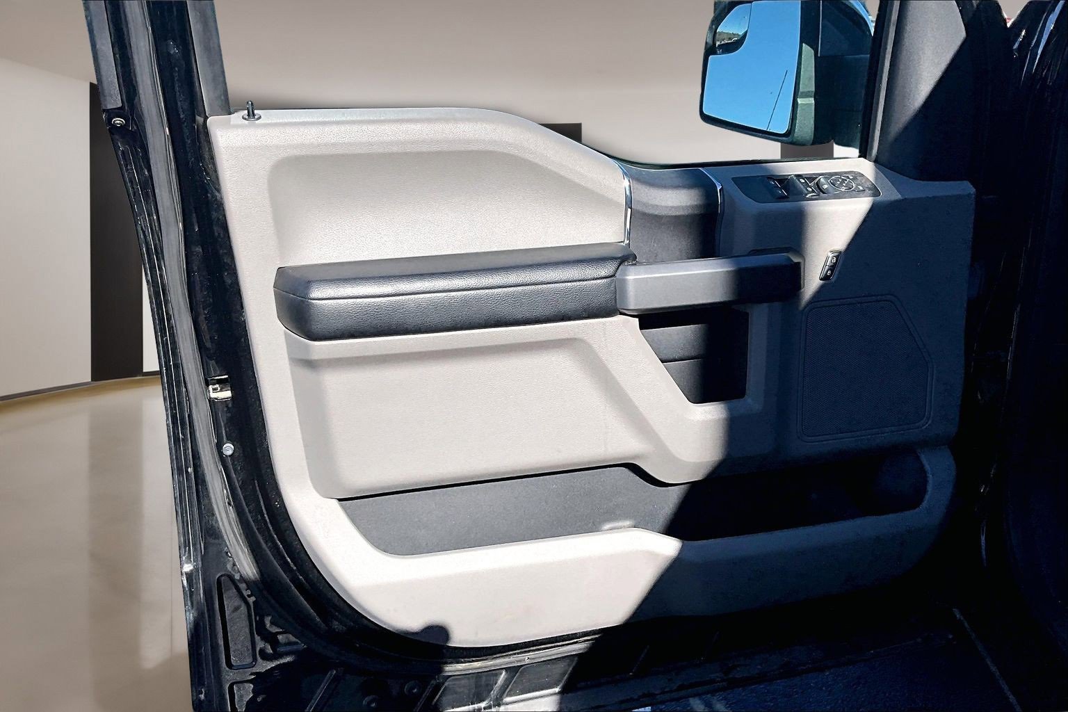 Used 2017 Ford F150 XLT image 13