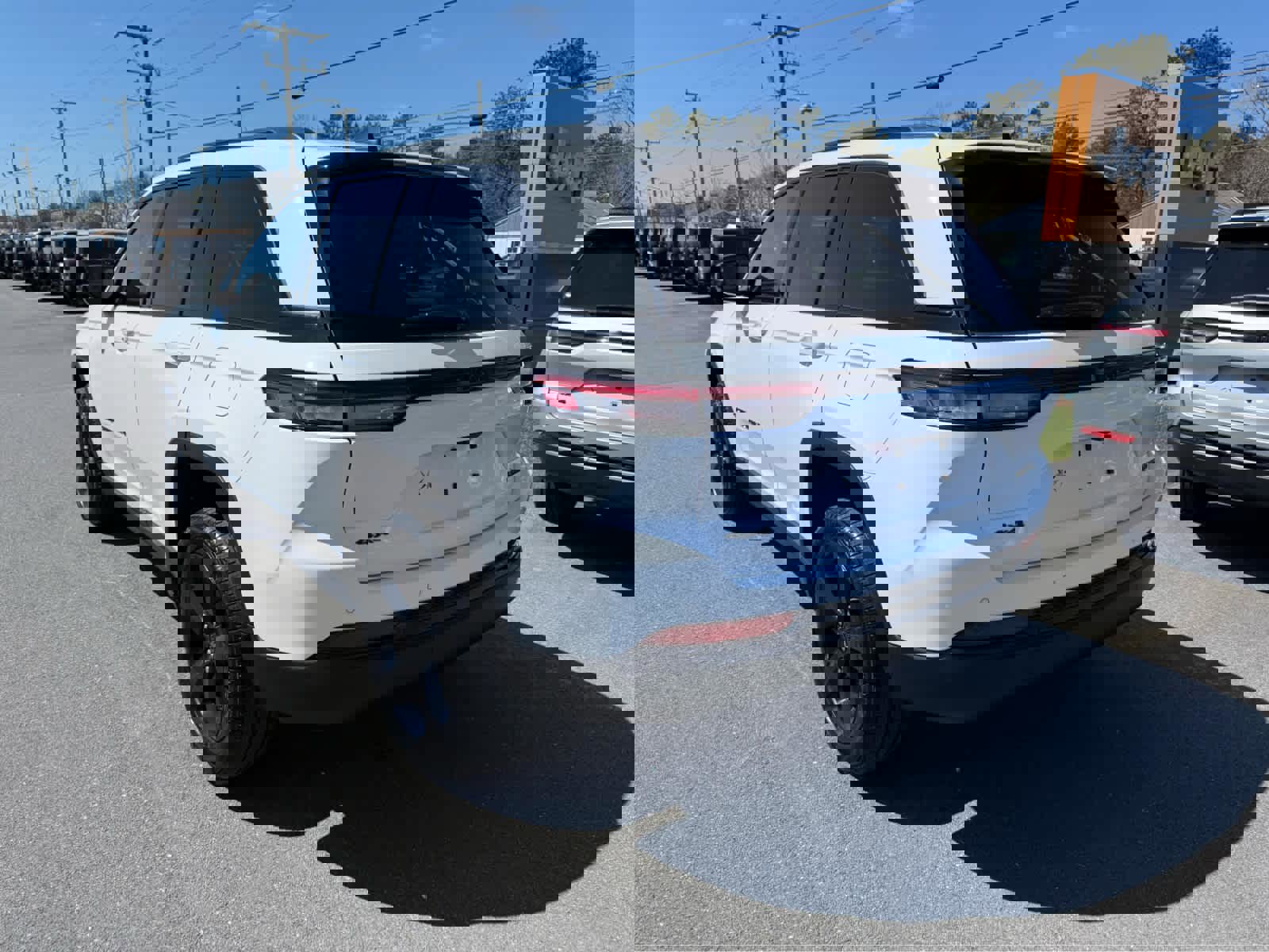 Used 2025 Jeep Grand Cherokee Limited w/ Black Appearance Package image 6