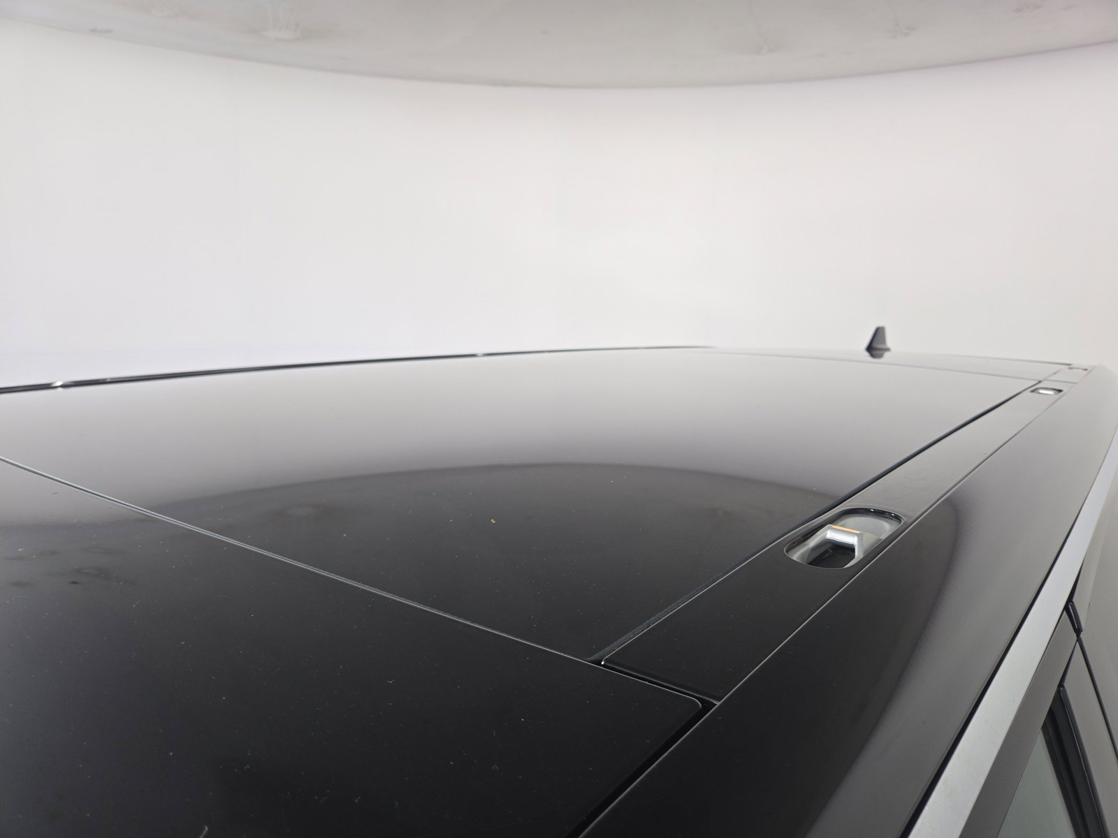 Used 2023 Rivian R1S Adventure AWD/4WD image 13