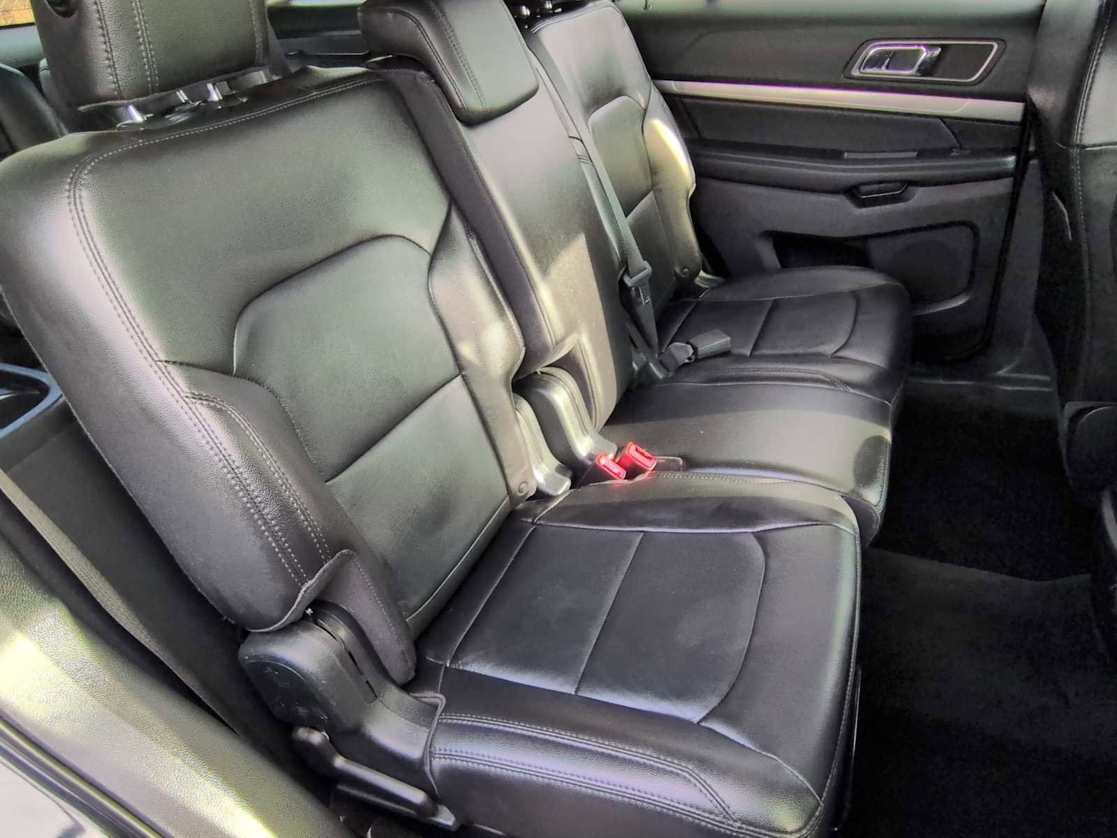 Used 2018 Ford Explorer XLT w/ Equipment Group 202A image 21