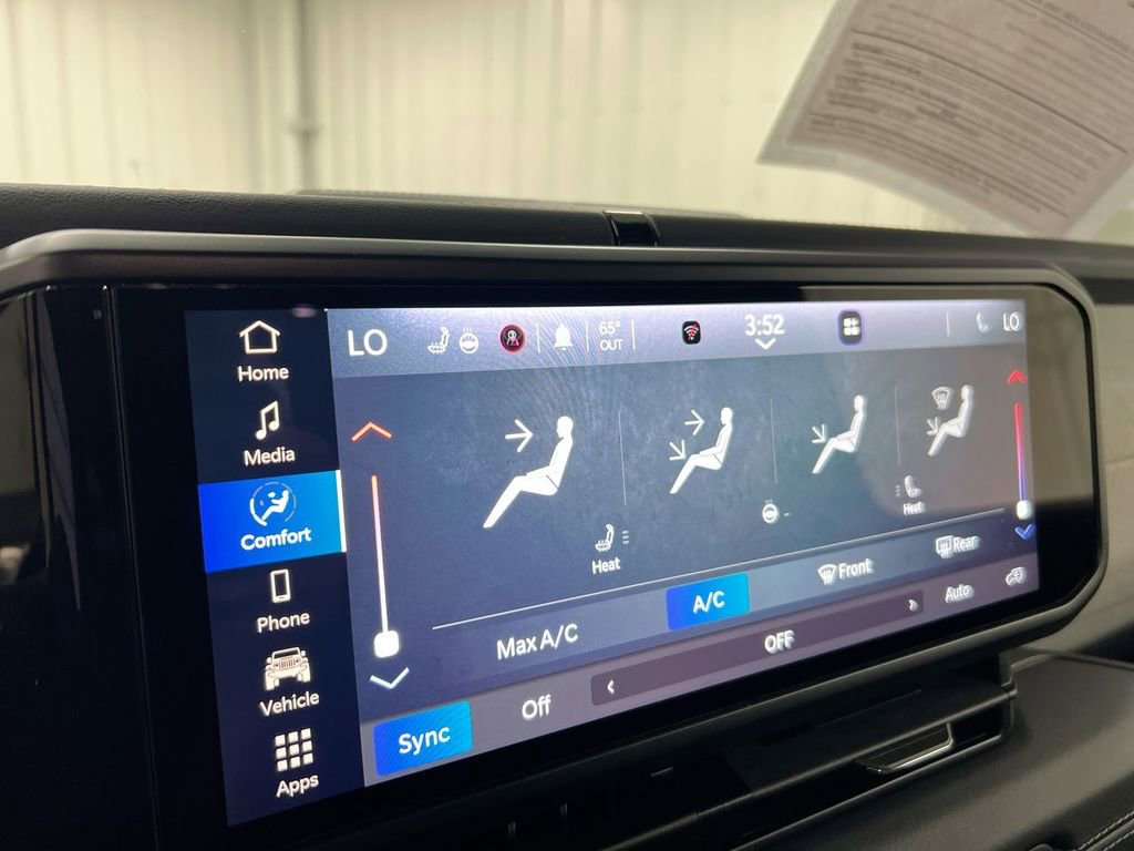 Used 2025 Jeep Wrangler Sahara image 16