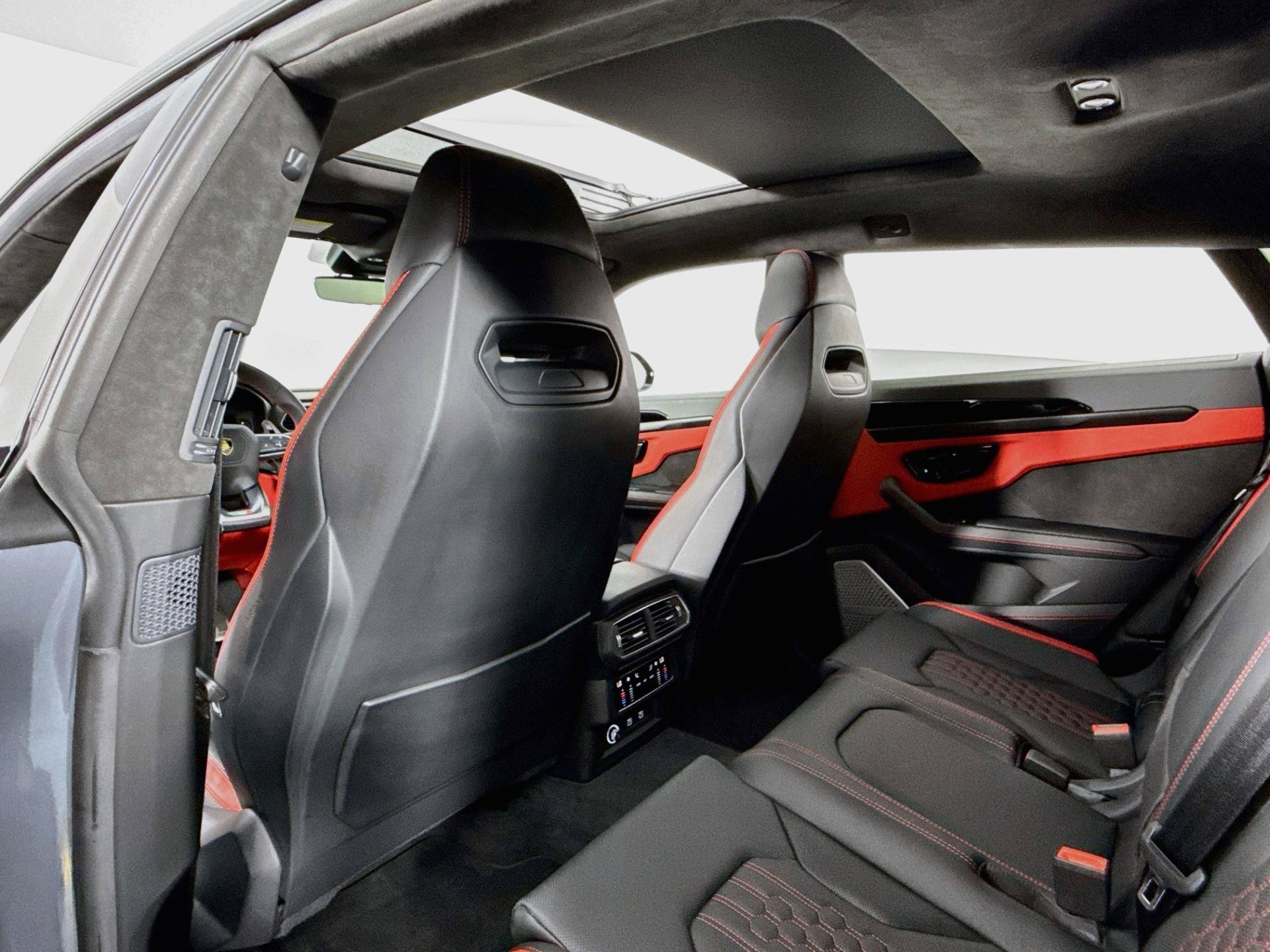 Used 2024 Lamborghini Urus S AWD/4WD image 35