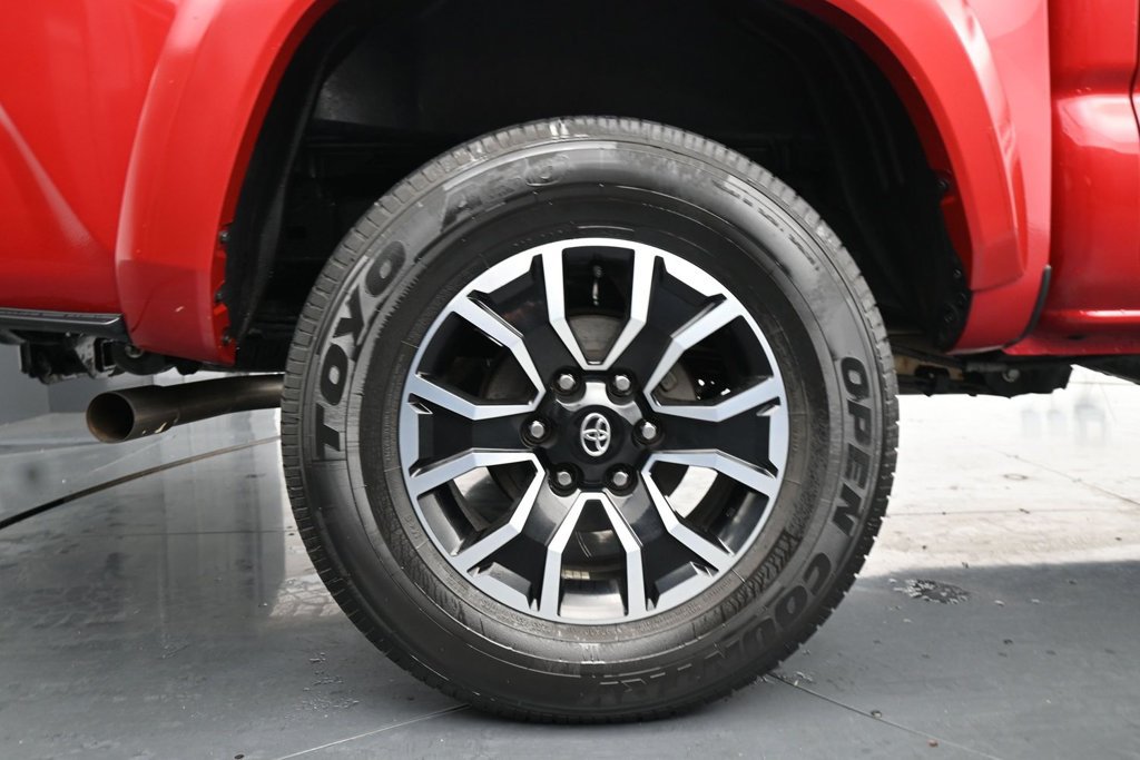 Used 2022 Toyota Tacoma TRD Sport w/ TRD Premium Sport Package AWD/4WD image 10