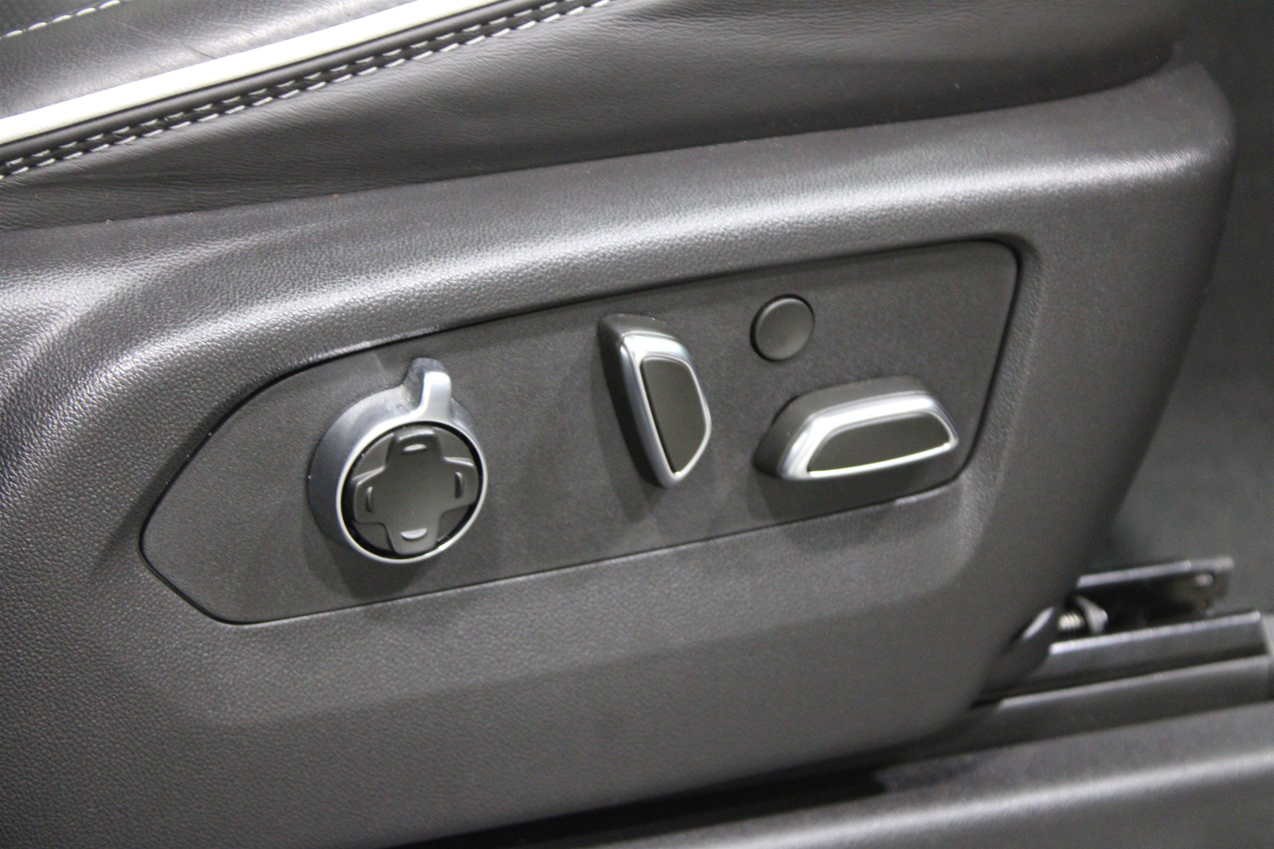 Used 2025 GMC Sierra 2500 AT4X w/ AT4X AEV Edition image 37