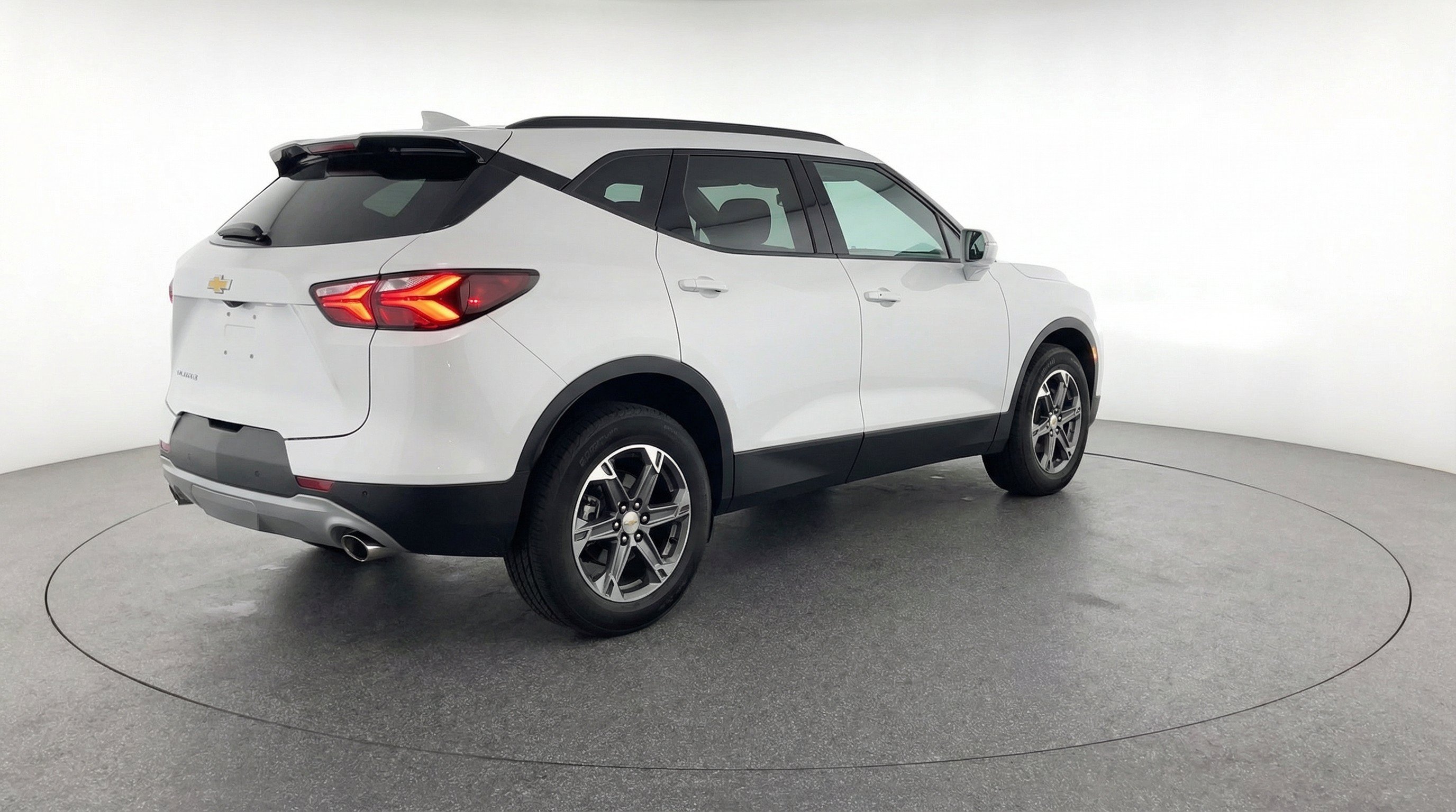 Used 2025 Chevrolet Blazer LT FWD image 6