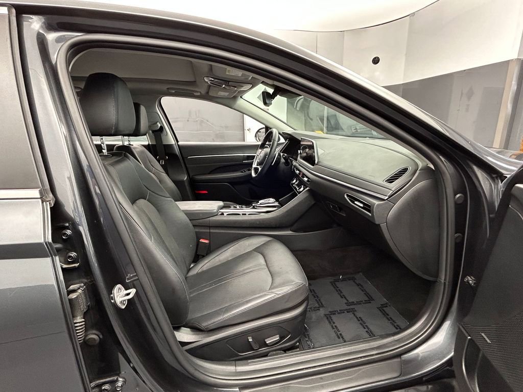 Used 2023 Hyundai Sonata Limited w/ Preferred Accessory Package FWD image 17