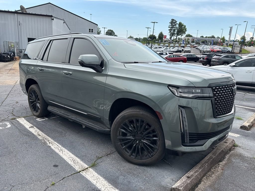 Used 2024 Cadillac Escalade Luxury RWD image 3
