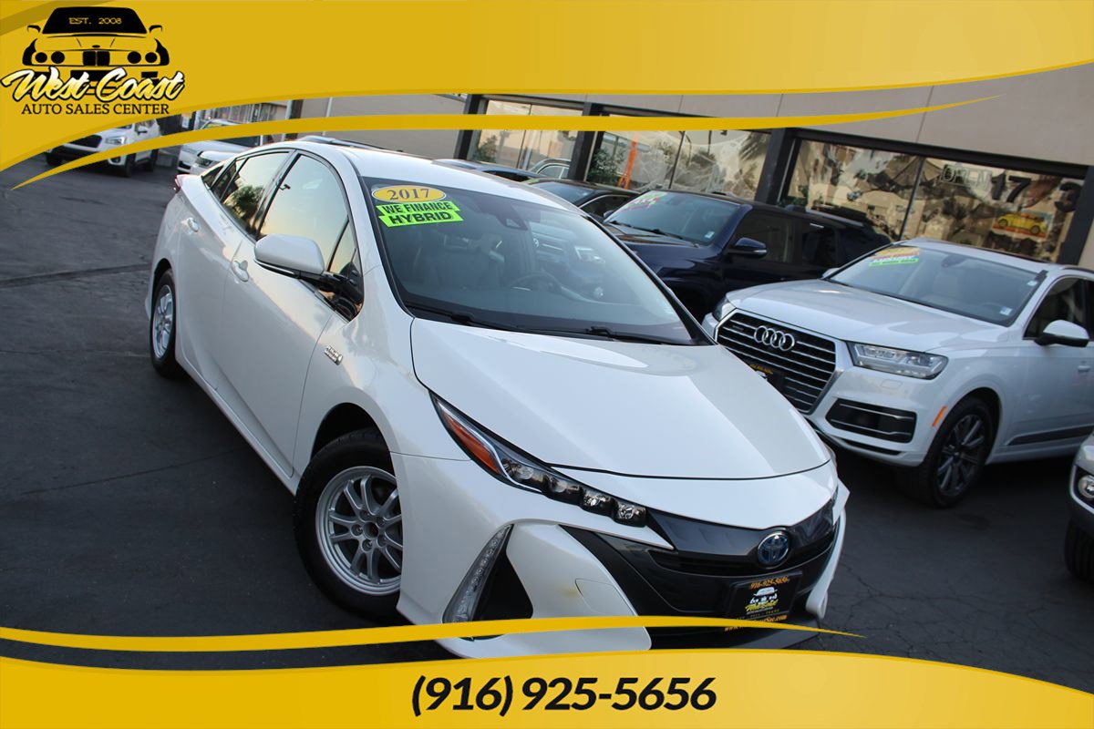 Used 2017 Toyota Prius Prime Premium image 1