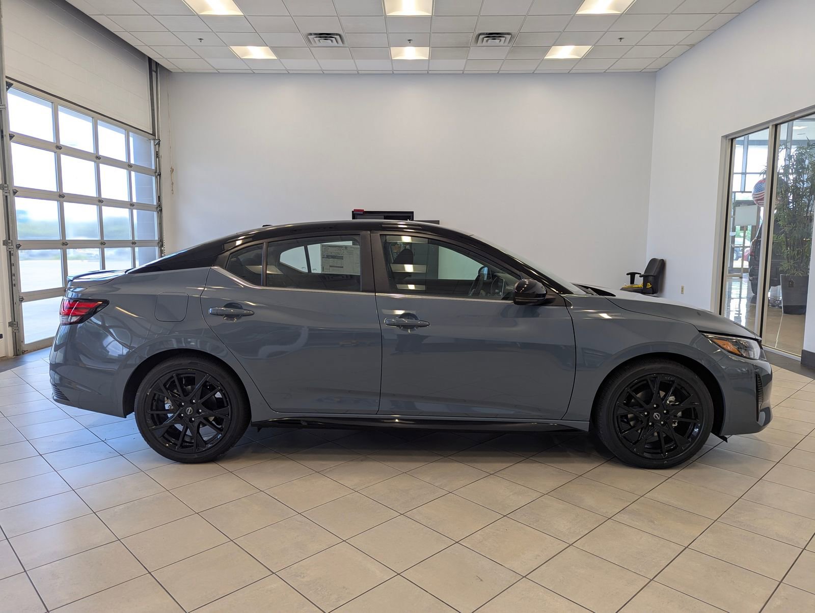 New 2025 Nissan Sentra SR image 2
